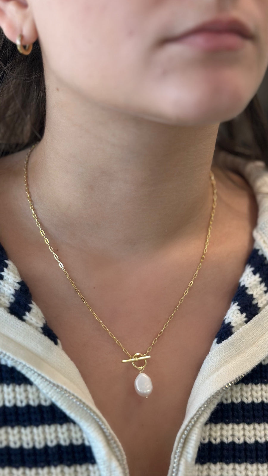 <p>Pearl PC Chain Toggle Necklace</p>