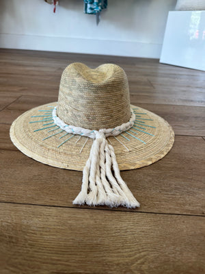 <p>Evil Eye &amp; Lines Straw Palm Hat</p>