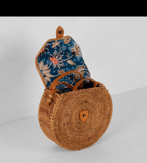 <p>Rattan Crossbody Bag</p>