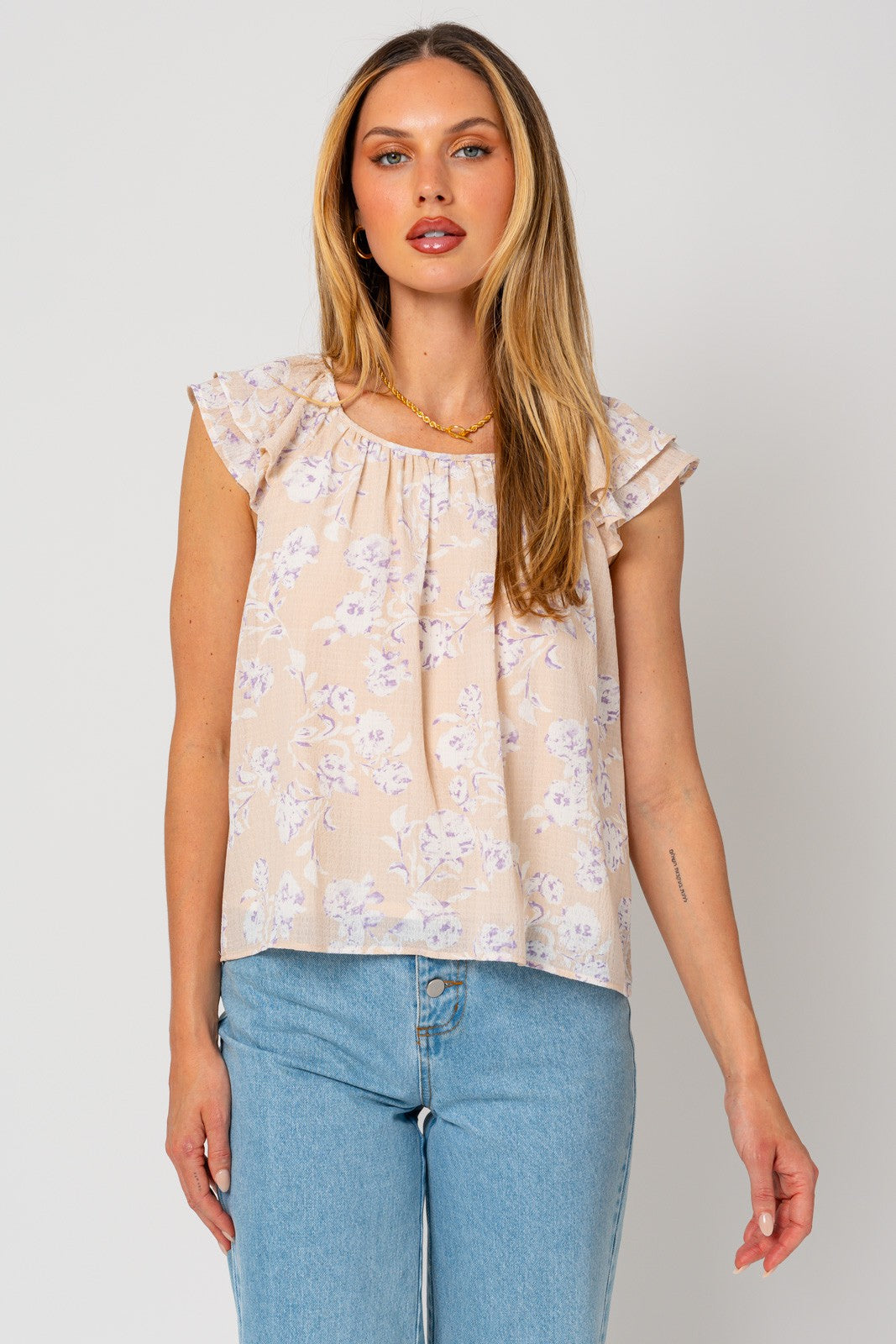 <p>Kelly Ruffle Sleeve Shirring Floral Top</p>