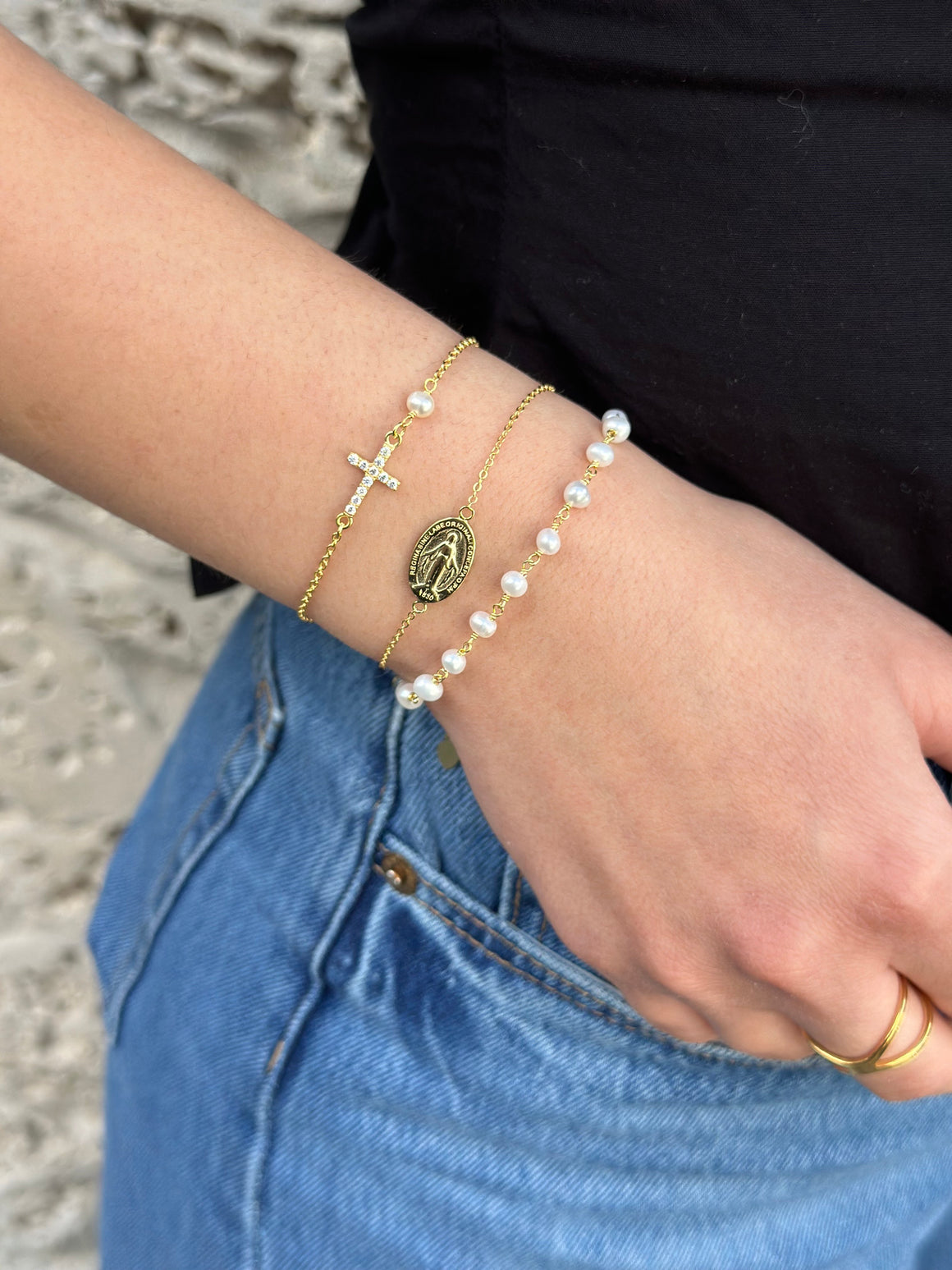 <p>Wire Wrap Mini Pearl Bracelet</p>