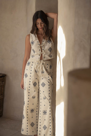 <p>Indiana Vest &amp; Pant Set</p>