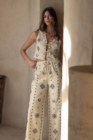 <p>Indiana Vest &amp; Pant Set</p>