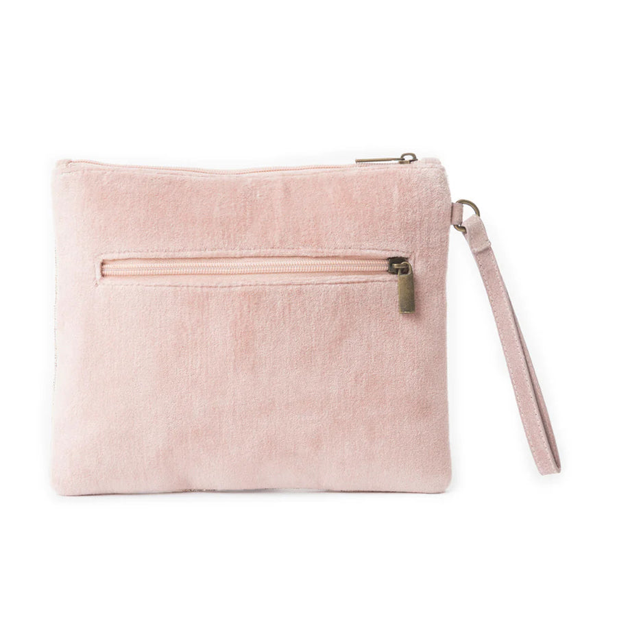 <p>Flowing River Pouch</p>