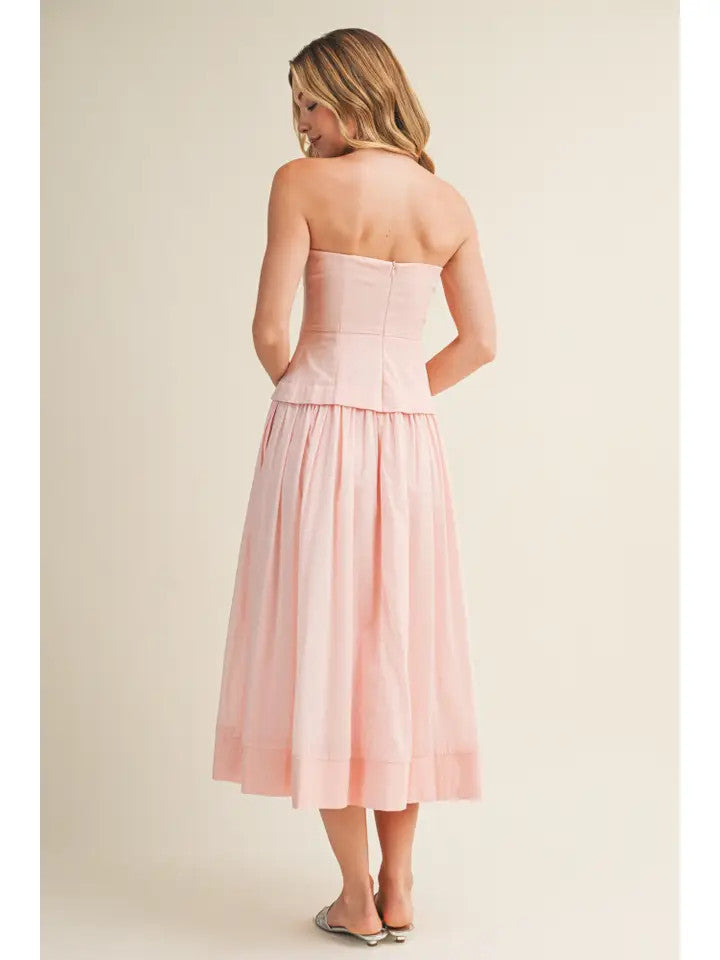 <p>Corset Lined Strapless Dress</p>