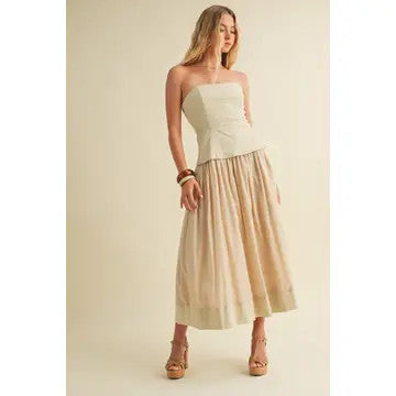 <p>Corset Lined Strapless Dress</p>