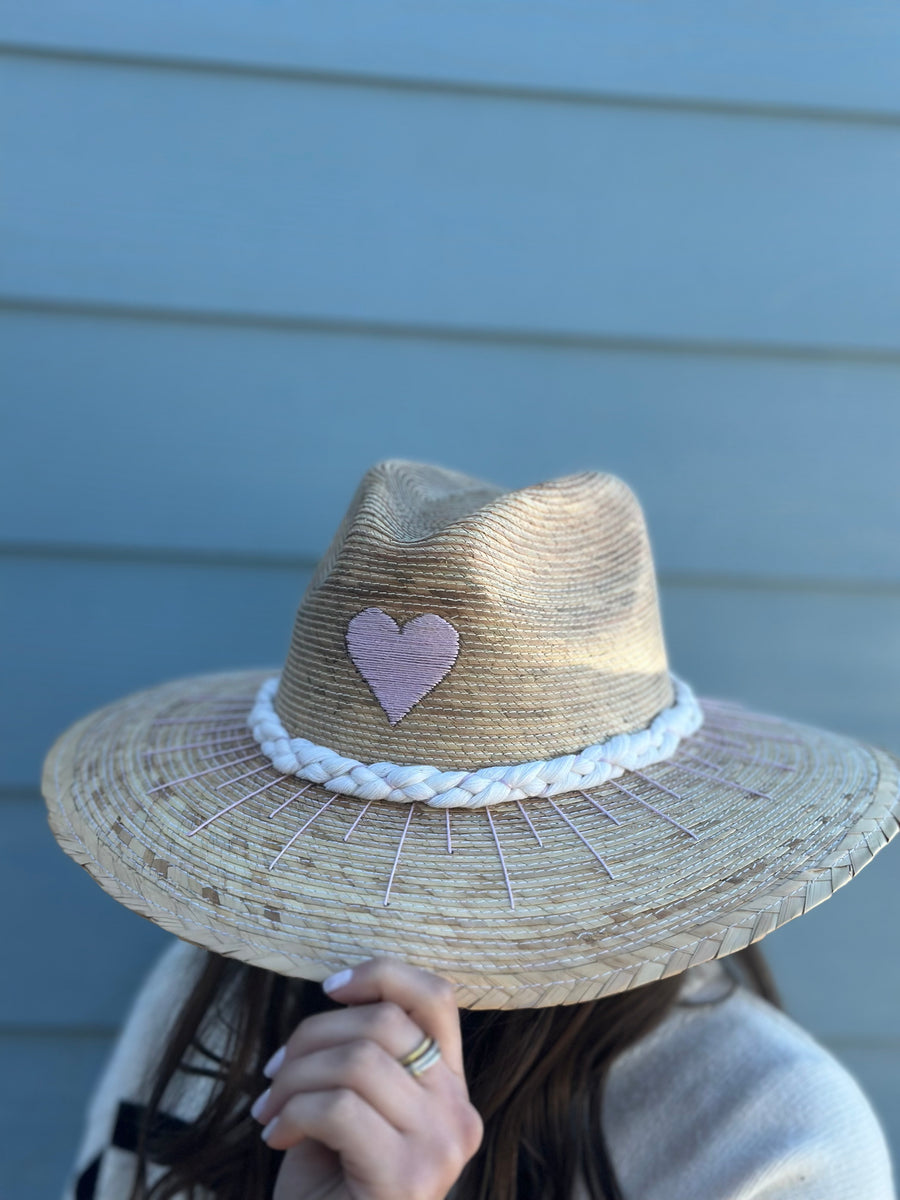 <p>Threaded Wayuu Heart Palm Hat</p>