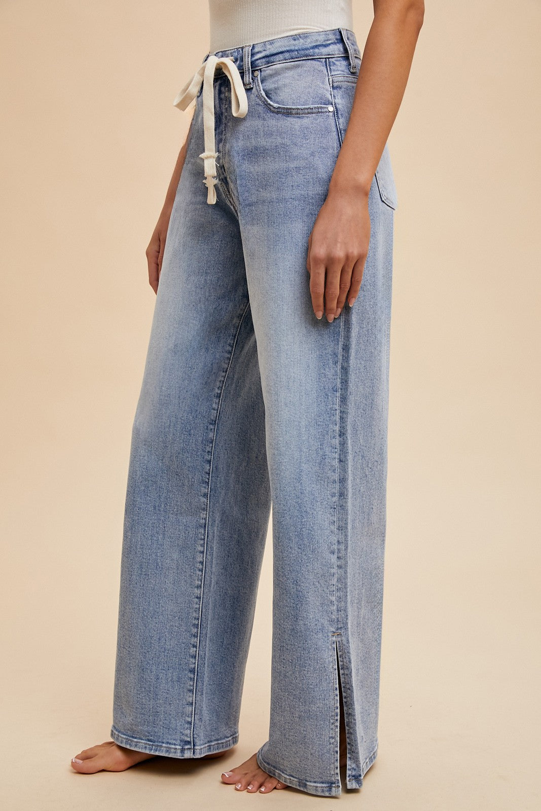 <p>Waist Strap Detail Side Slit Jean</p>