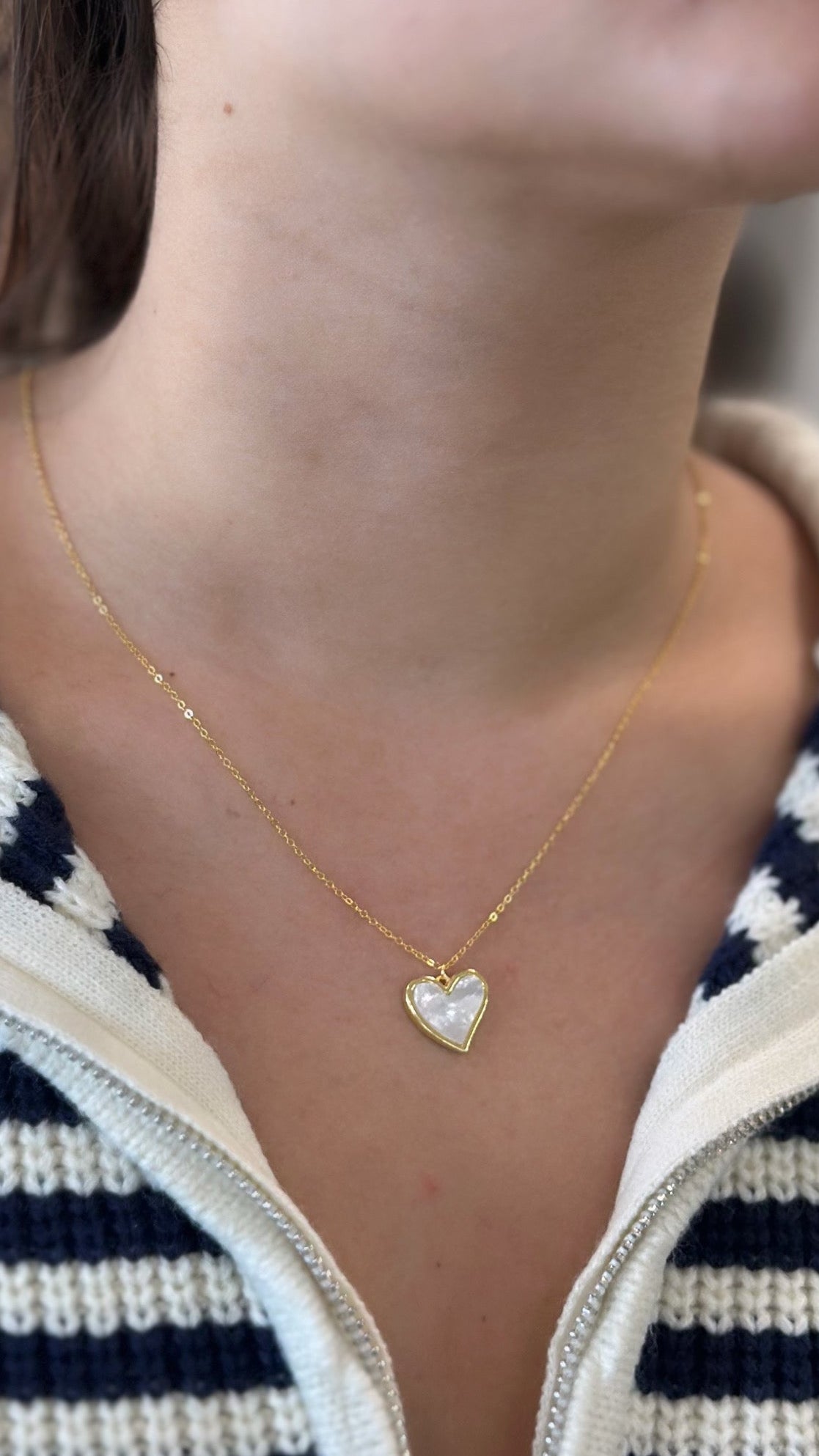 <p>Sway MOP Bezel Heart Necklace</p>