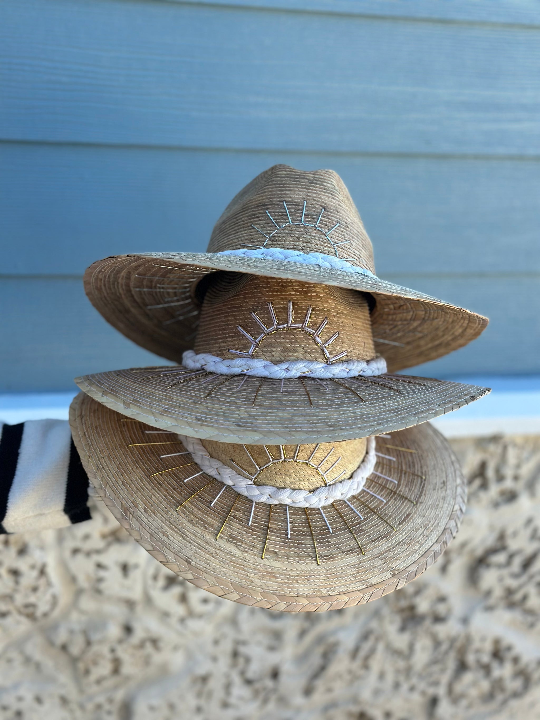 <p>Threaded Wayuu Sunshine Palm Hat</p>