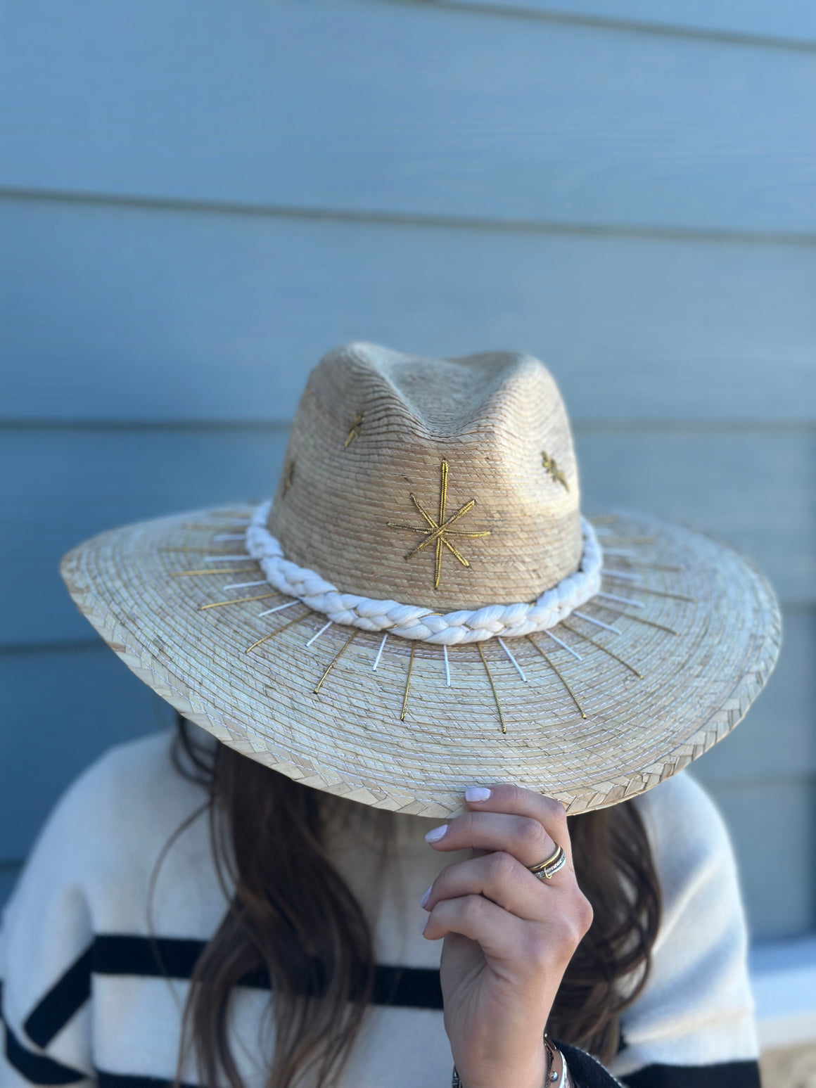 <p>Threaded Wayuu Starburst Palm Hat</p>