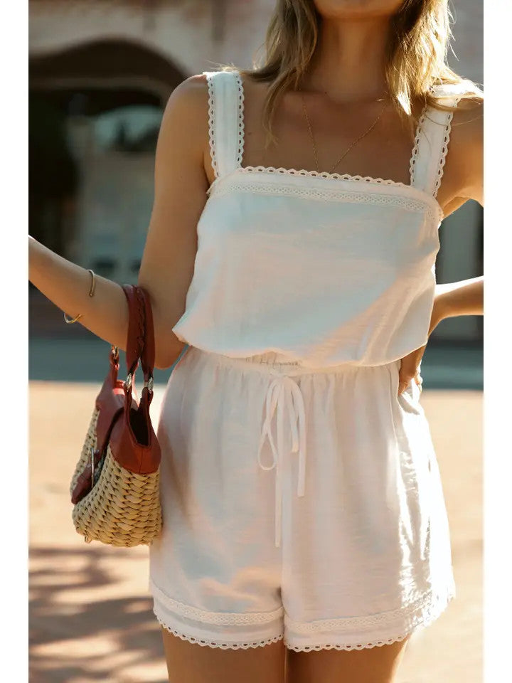 <p>Tie Waist Lace Trim Romper&nbsp;</p>