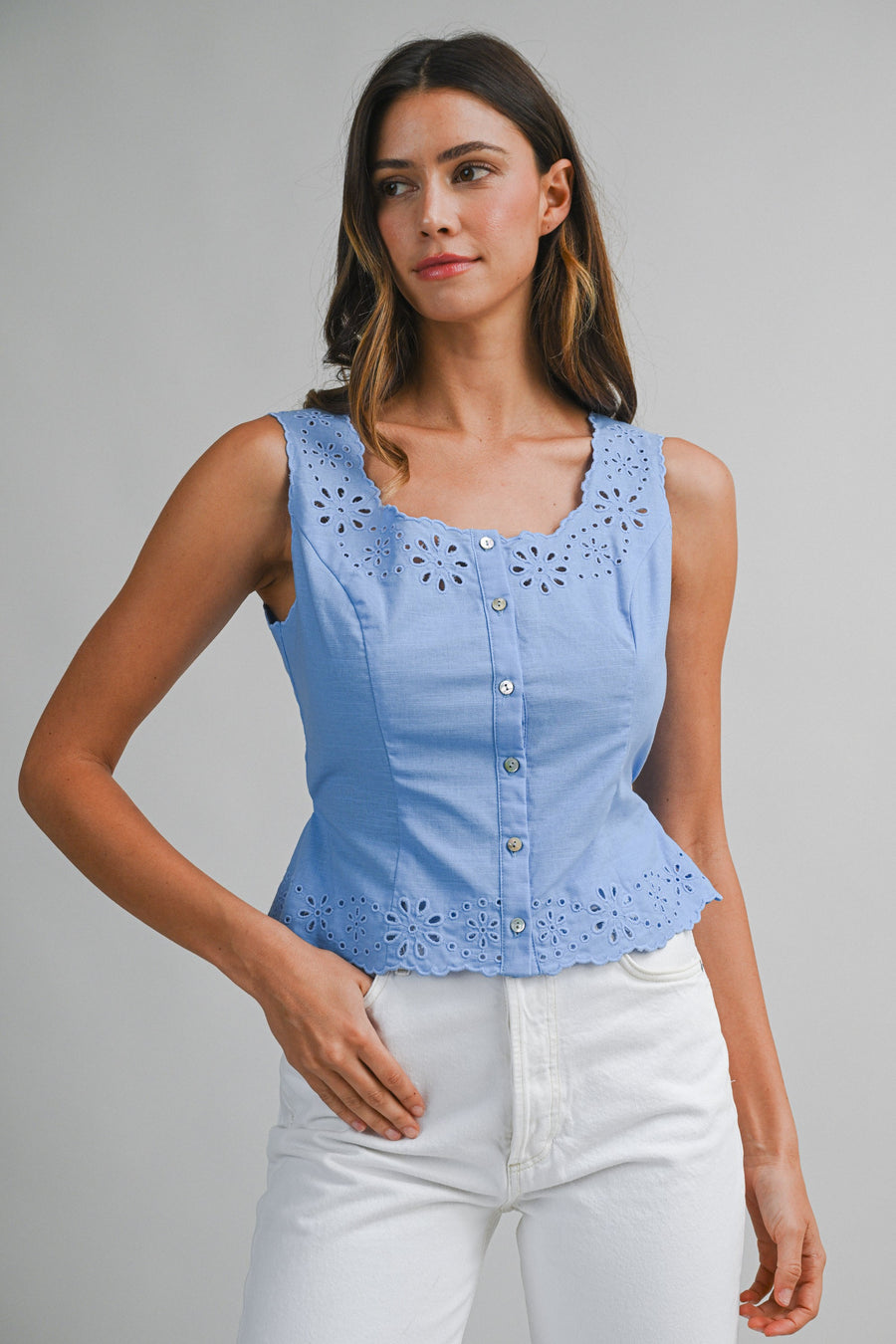 <p>Eyelet Scallped Top&nbsp;</p>