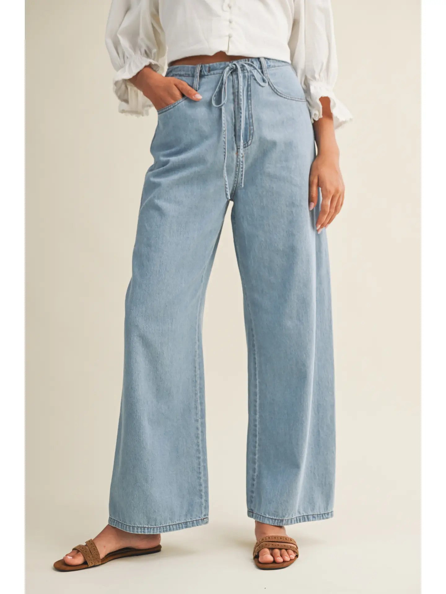 <p>High-Waist Drawstring Wide Leg Jean&nbsp;</p>