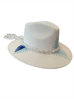 <p>Threaded Lines Braided Strap Hat</p>